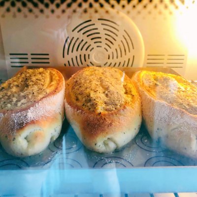 在家就能做的蒜香培根軟歐包，高顏值超美味，解饞還頂飽